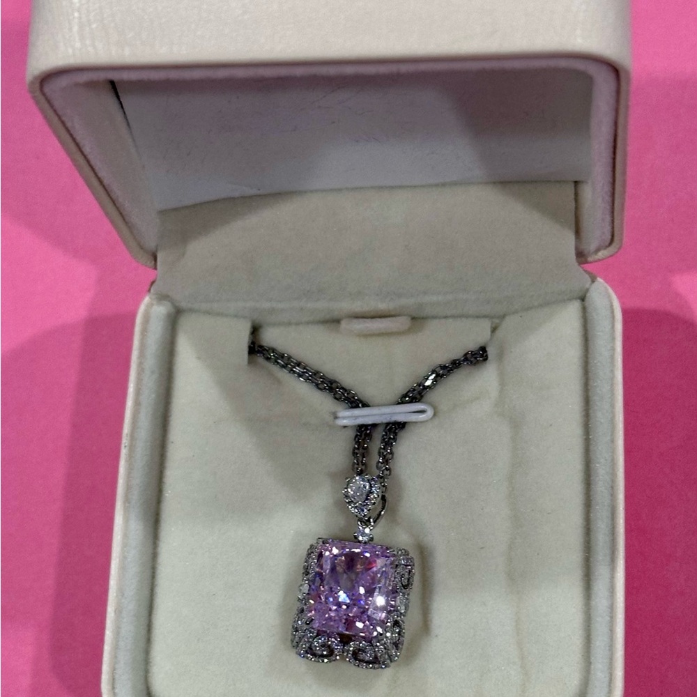 Elegant Silver and Pink Pendant Necklace